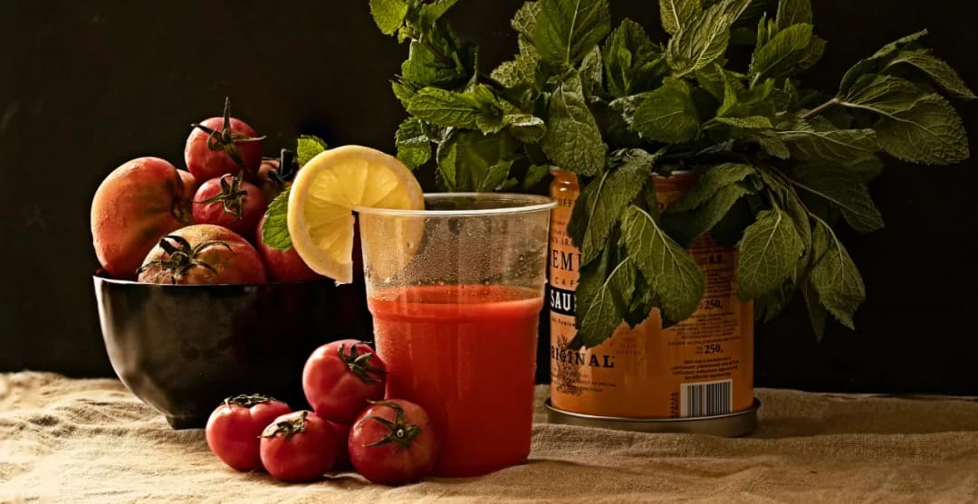 Jus de Tomate Maison : L'Explosion de Saveurs Rouges dans Votre Verre