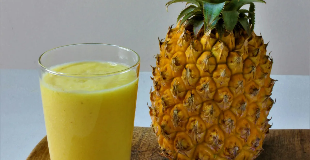 Jus d'ananas tropical avec glaçons