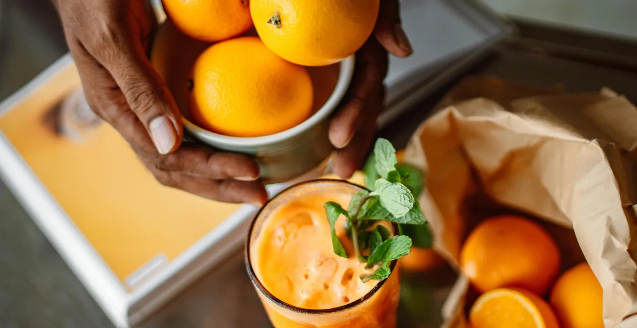 Verre de jus d'orange fraîchement pressé